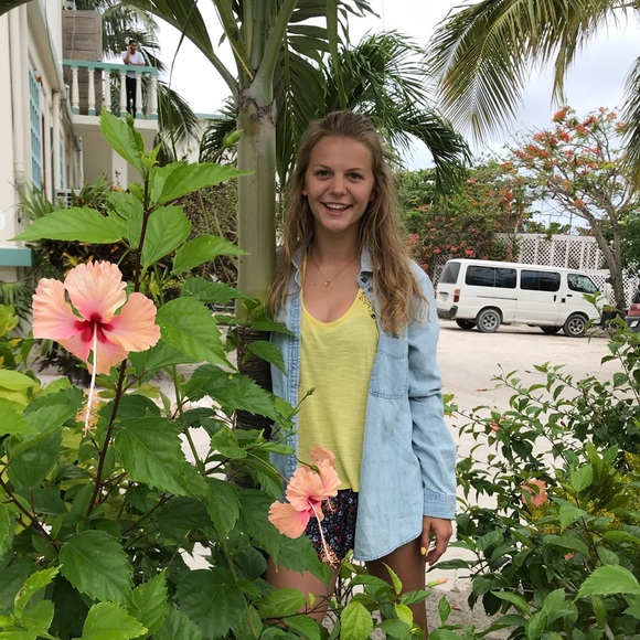 Meet your Posher, Laren - Picture 1 of 1